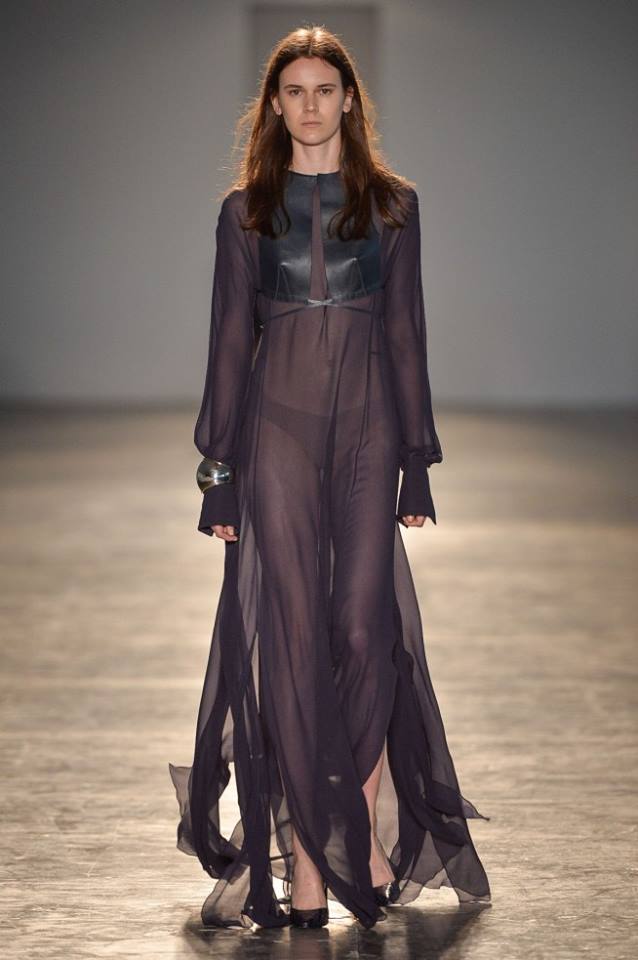 vestido transparente desfile animale inverno 2016