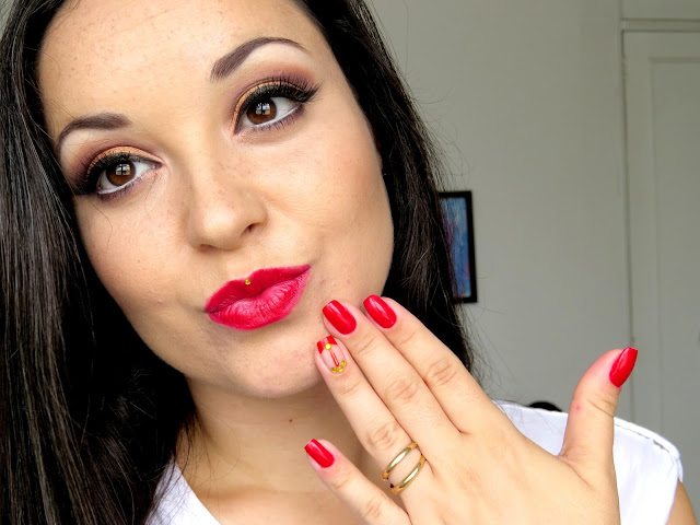 boca vermelha e unhas vermelhas seja sexy sem ser vulgar